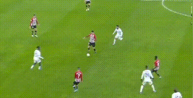 国安全队抵达北京，大兴机场内围满前来接机的国安球迷